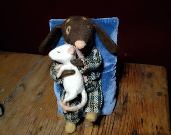 Gift dad Dachshund figurine Needle felted animals, dog with rat, gift pregnant woman, couples gift, a white rat