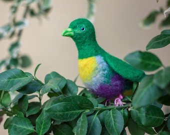 Oiseau en feutre, oiseaux de décoration pour la maison, pigeon vert, colombe verte aux fruits, animal feutré à l'aiguille, sculpture souple oiseau, jouets pour oiseaux