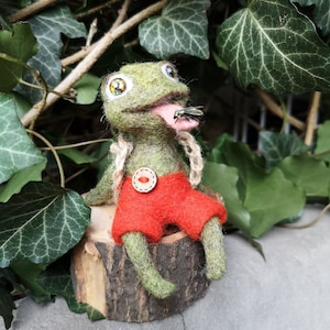 Needle Felted Frog Figurine, Sheep Wool Toy, soft sculpture frog collection