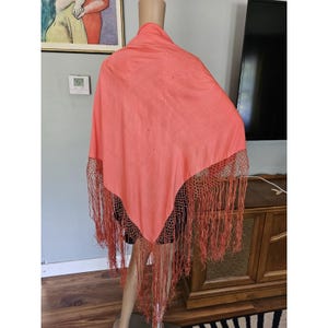 Châle pour piano Art Déco en soie des années 30, couleur pêche, franges longues