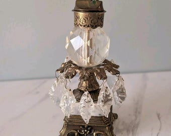 Accendino da tavolo di metà secolo, stile Hollywood Regency, in ottone con prismi di marmo.