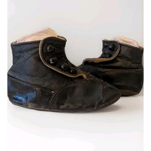 Stivali in pelle antica per bambini, stile vittoriano, 4 bottoni, neri