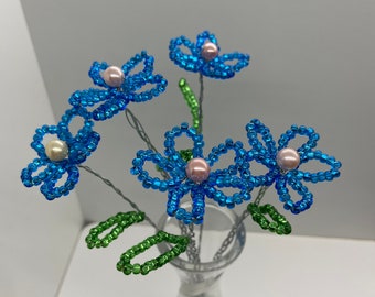 Fleurs en fil faites à la main Fleurs sauvages bleues Décoration intérieure Bouquet de mariage Cadeau unique pour la fête des mères Français fleur perlée