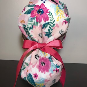 Hot pink flora women’s scrub cap with ponytail