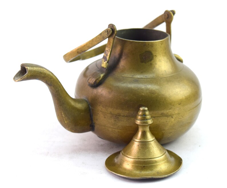 Uncommon shape Indian Old Brass Vintage Tea milk Kettle nice handle Vintage Metal Teapot Vintage Breackfast Table Decoration G66-436