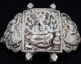 Antique Silver Armlet / Arm Ornament Finely Embossed Ganesh, Ridhi & Sidhi, Hinduism Religious Armlet Best For Jewelry Collection. G10-48