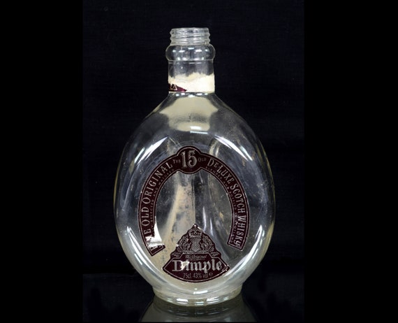 Dimple 15 years Of. The Original De Luxe Scotch Whisky