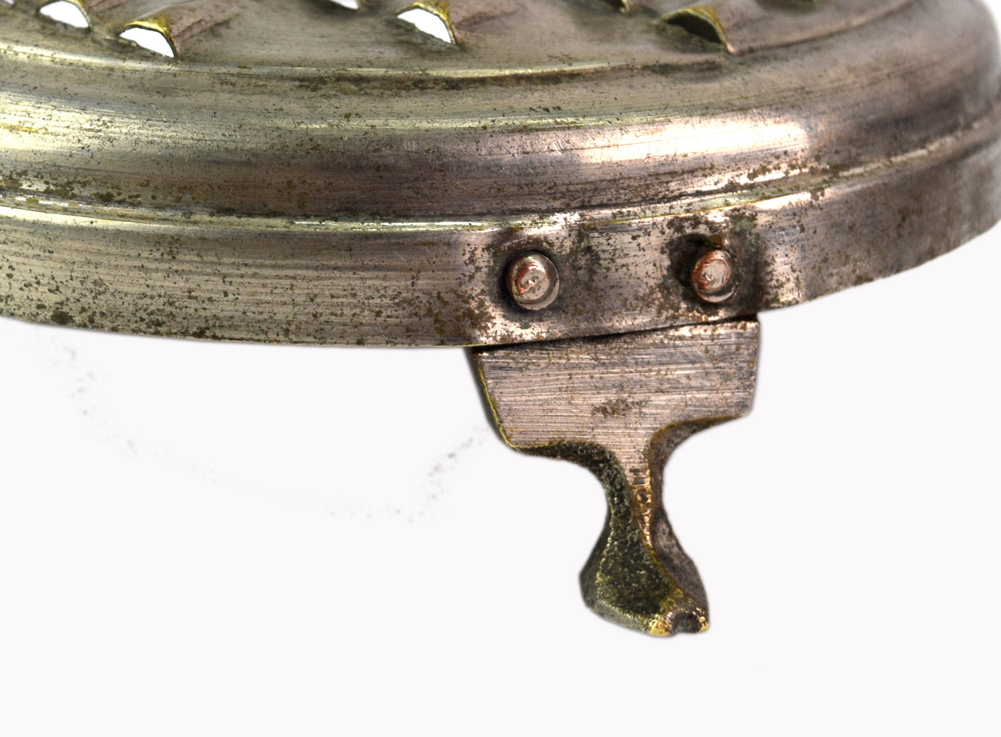 Round Shape Brass Coconut Scraper Metal Kitchen Accessory Brass