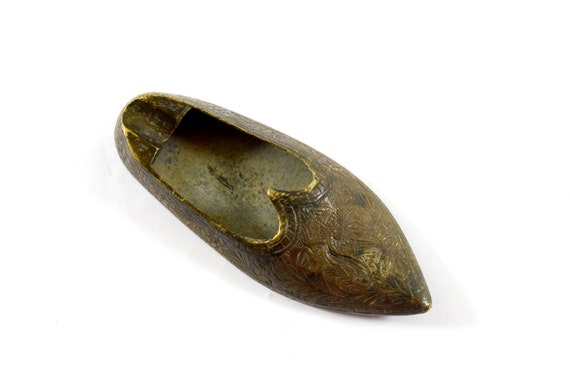 Vintage Brass Enamel Work Ash Tray Indian Old Fashioned Ash Tray G76-41 Unique Miniature Shoe With Deer HandCrafted Ash Tray Table Decor