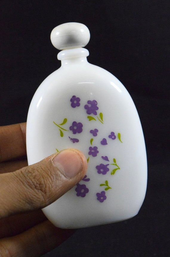 Vintage Old Milky Glass Beautiful Flower Design A… - image 8