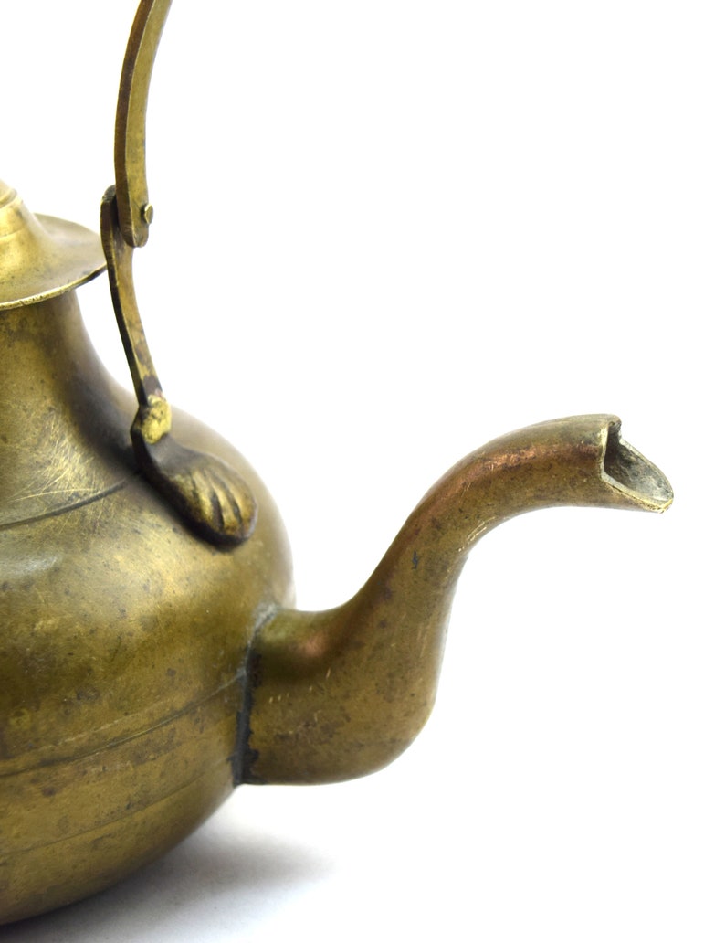 Uncommon shape Indian Old Brass Vintage Tea milk Kettle nice handle Vintage Metal Teapot Vintage Breackfast Table Decoration G66-436