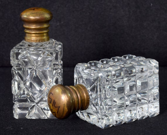 Pair Of Vintage Unique White Cut Glass Unique Sha… - image 4