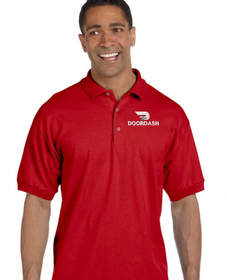 EMBROIDERY DOORDASH Logo auf Unisex Polo-Shirt, Option Namensstickerei rechts Red