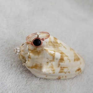 Lavastenring, koppartrådsring, eterisk oljediffusor, aromaterapisten, unisexsmycken, pärlbesatt ring, minimalistisk ring, drakeöga-ring