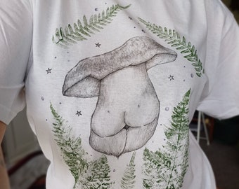 Hand painted Mushroom Goddess shirt/Divine Feminine painting/Mom sister birthday gift/Botanical oversize shirt L 100% cotton/Fungi shirts