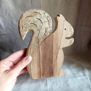 Retro Wooden Squirrel Statue: Hand Carved Cottagecore Decor
