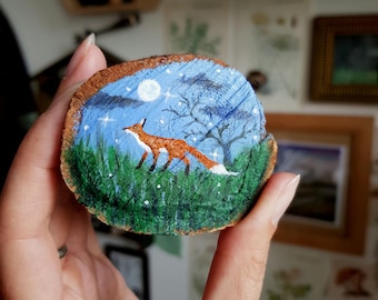 Fuchsmalerei im Mondlicht auf Naturholzscheibe | Original Miniatur Kunst | Wald Wald Dekor | Rustikales, handbemaltes Einzelstück
