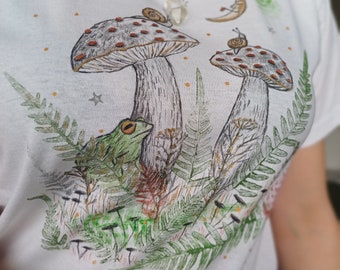 Hand painted Magical Mushrooms Ferns Frog shirt/Cottagecore folk painting/Mom sister birthday gift/Botanical oversize shirt XS 100% cotton