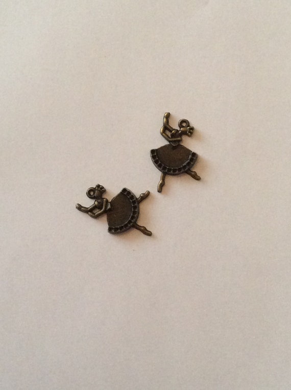 SCRAPBOOKING EMBELLISHMENTS CHARMS 2 X BALLERINA// DANCER CARDMAKING