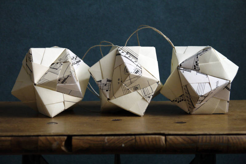 3 Boules de Noël Blanches et Notes Musique en Origami