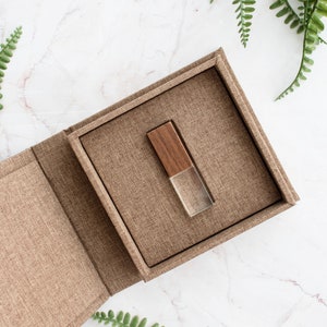 Petite linnen omslagdoos voor USB-stick; een handgemaakte Keepsake-opbergdoos