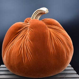 Zucca gigante in velluto: centrotavola autunnale, decorazione in stile rustico immagine 1