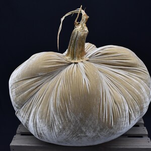Zucca gigante in velluto: centrotavola autunnale, decorazione in stile rustico immagine 4