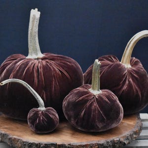 Zucca gigante in velluto: centrotavola autunnale, decorazione in stile rustico Expresso