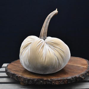 Grote fluwelen pompoen: herfstdecoratie voor Thanksgiving, bruiloft en huisdecoratie Cream