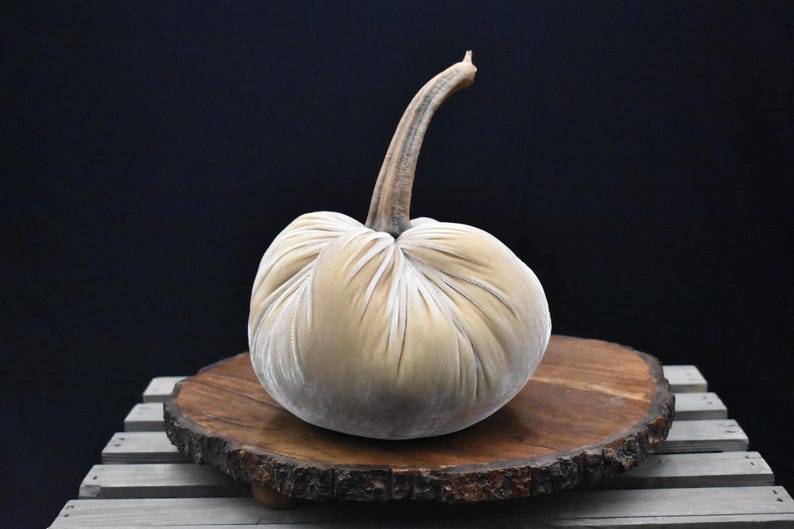 Grote fluwelen pompoen: herfstdecoratie voor Thanksgiving, bruiloft en huisdecoratie Cream