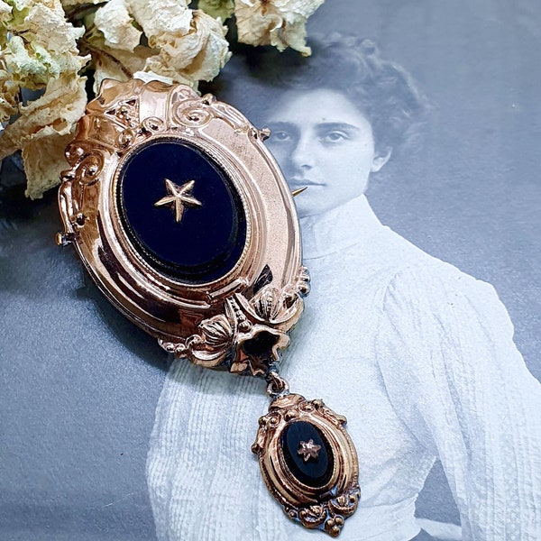 Charming Victorian foam gold brooch with pendant, decorated with oval onyx stones in the middle with gold stars