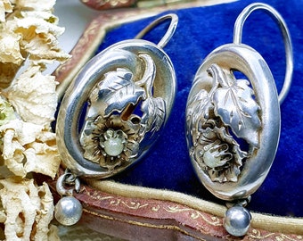 Biedermeier Antik Ohrringe, Silber Blume mit weißer Perle und Bommel - Zauberhafte Trachten Ohrhänger