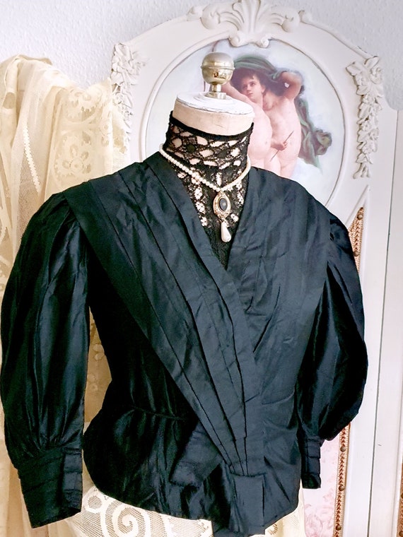 Very Nice Antique Victorian Costume Bodice Jacket for Collectors Black  Shiny Fabric With Pointed Collar Insert Robe Ancienne 