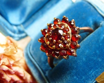 Beautiful golden vintage garnet heart ring