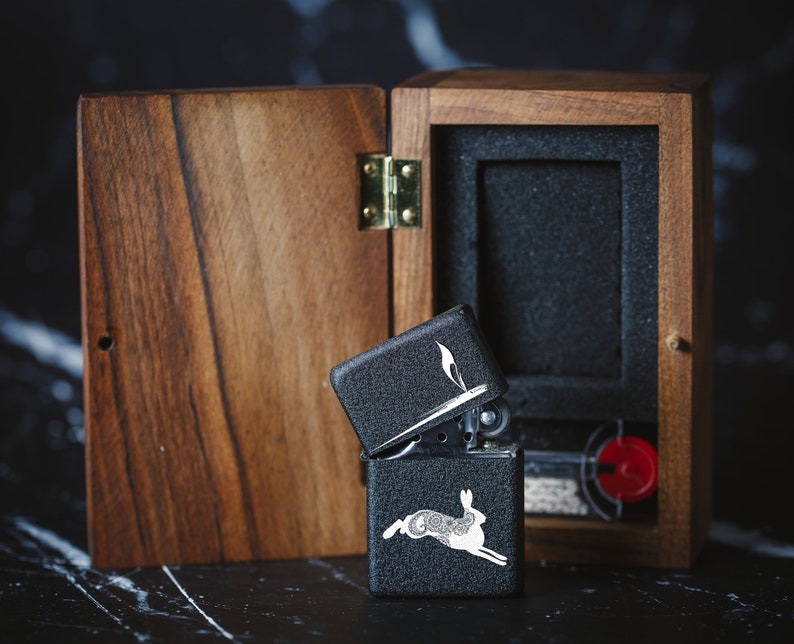 Engraved Rabbit Windproof Lighter – Personalized Gift with Box 065 bild 9