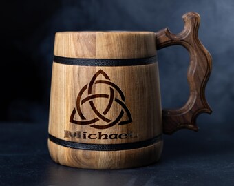 Wooden beer mug with a Celtic knot engraving - Groomsmen Gift for Groom bachelor party