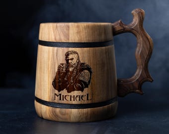 Jarra de cerveza de madera grabada: Regalo vikingo, Regalo para padrinos de boda, Jarra para despedida de soltero, Jarra para D&D