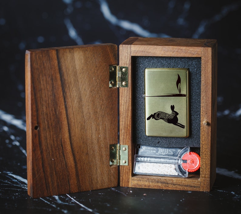 Engraved Rabbit Windproof Lighter – Personalized Gift with Box 065 bild 5