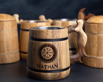 Jarra de cerveza de madera grabada: Regalo rústico vikingo para padrinos de boda, regalo para la despedida de soltero del novio.