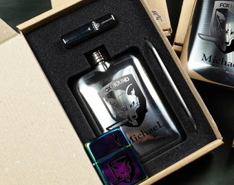 Kit de regalo personalizado para padrinos de boda: encendedor, abridor de botellas y petaca; o solo encendedor / solo abridor de botellas / solo petaca. Gear Solid Fox.