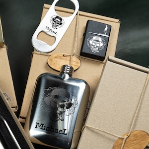 Personalisierte Geschenkset -Feuerzeug, Flaschenöffner, Flachmann -oder nur Feuerzeug / nur Flaschenöffner /nur Flachmann -Familie Vintage Stil -Skull Flachmann