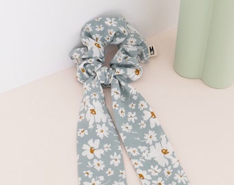 Chouchou - foulard bleu fleurs blanches