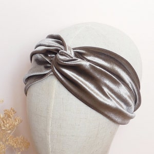 Stirnband Twist glatter Samt taupe mit Reflexen