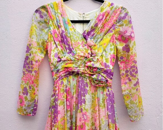 Vintage Late 1960's Daytime Flower Dress