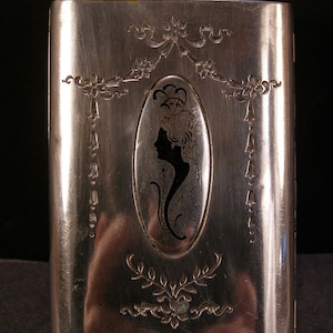 20&#39;s Art Deco Figural Silhouette Chased Niello Silver Cigarette Girl Woman Case