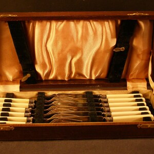 Georgian Hallmarked Silver Fruit Desert Knive Set Wood Case Box Fish Cutlery 19c