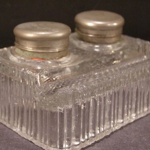 1800&#39;s Double Inkwell EAPG Pattern Pressed Pen Holder Desk Lacy Glass Rack Stand