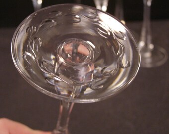 10 oz elegant plastic wine glasses 2-ct packs 5Oz. Wine Stems