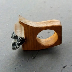 Wooden ring for women, Clear quartz, Iron pyrite, Big ring, Wooden jewelry, Eco friendly ash wood ring, Unique ring, Rock crystal image 6