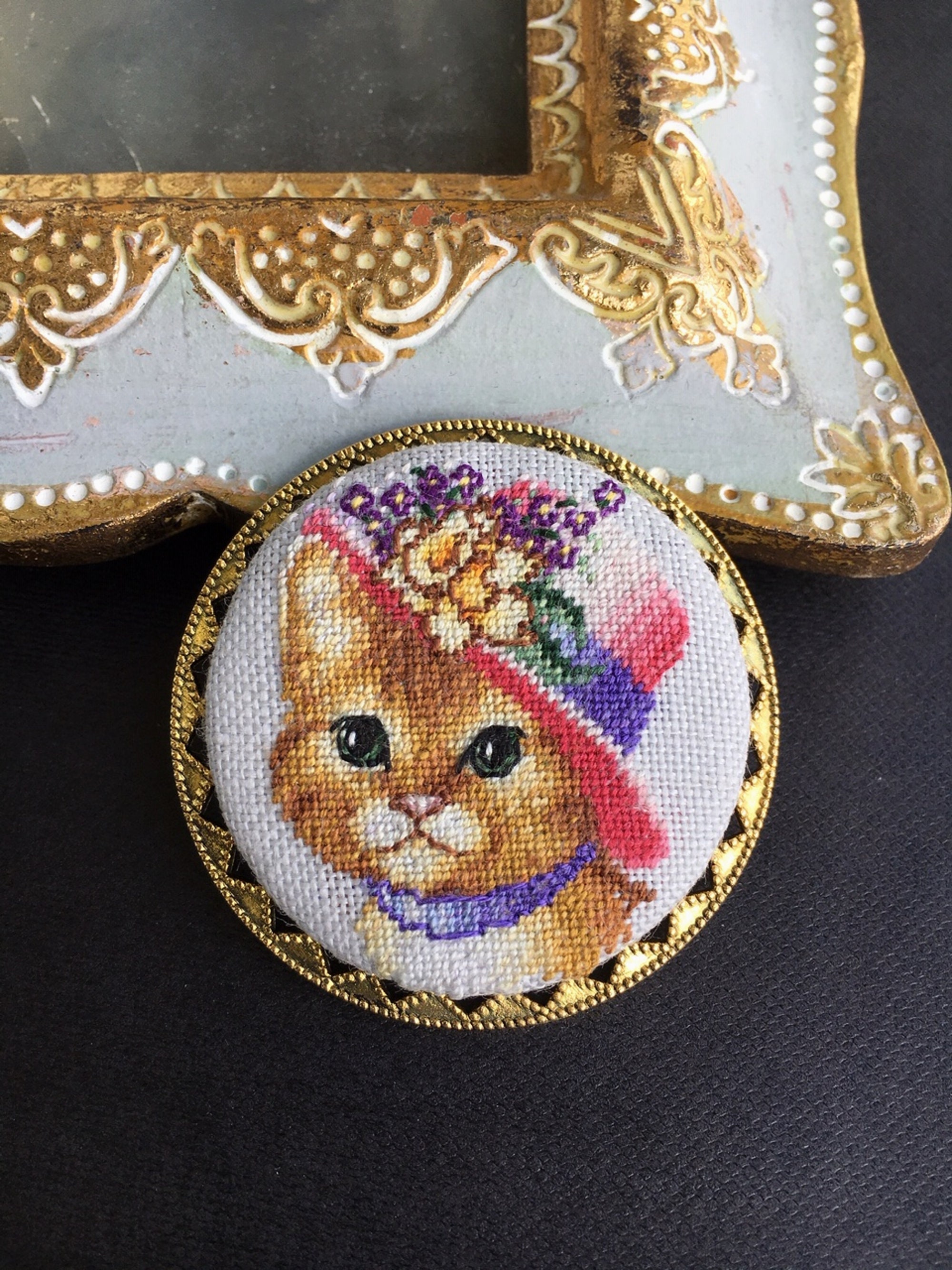 Brooch cat in a hat. Embroidered cat face brooch. Unique | Etsy